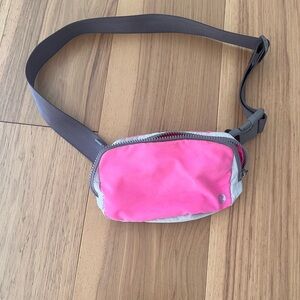 Lululemon Everywhere Belt Bag
